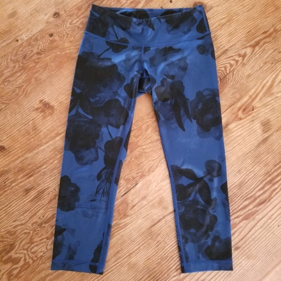 lululemon athletica Pants - Lululemon Wunder Under Crop II Jumbo Inky Floral 6